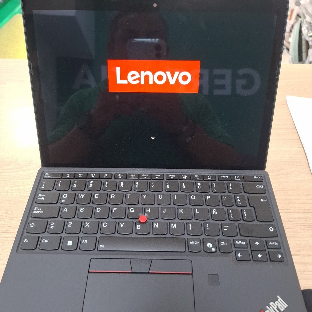 TABLETA LENOVO THINKPAD X12 DETACHABLE GEN 2 (2025) 256 GB SSD 32 GB RAM (SEMINUEVO)