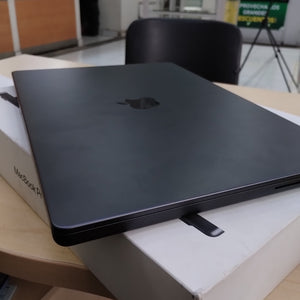 LAPTOP APPLE MACBOOK PRO 16" 2023 A2991 (14 CPU / 30 GPU) 1 TB SSD 36 GB RAM (SEMINUEVO)