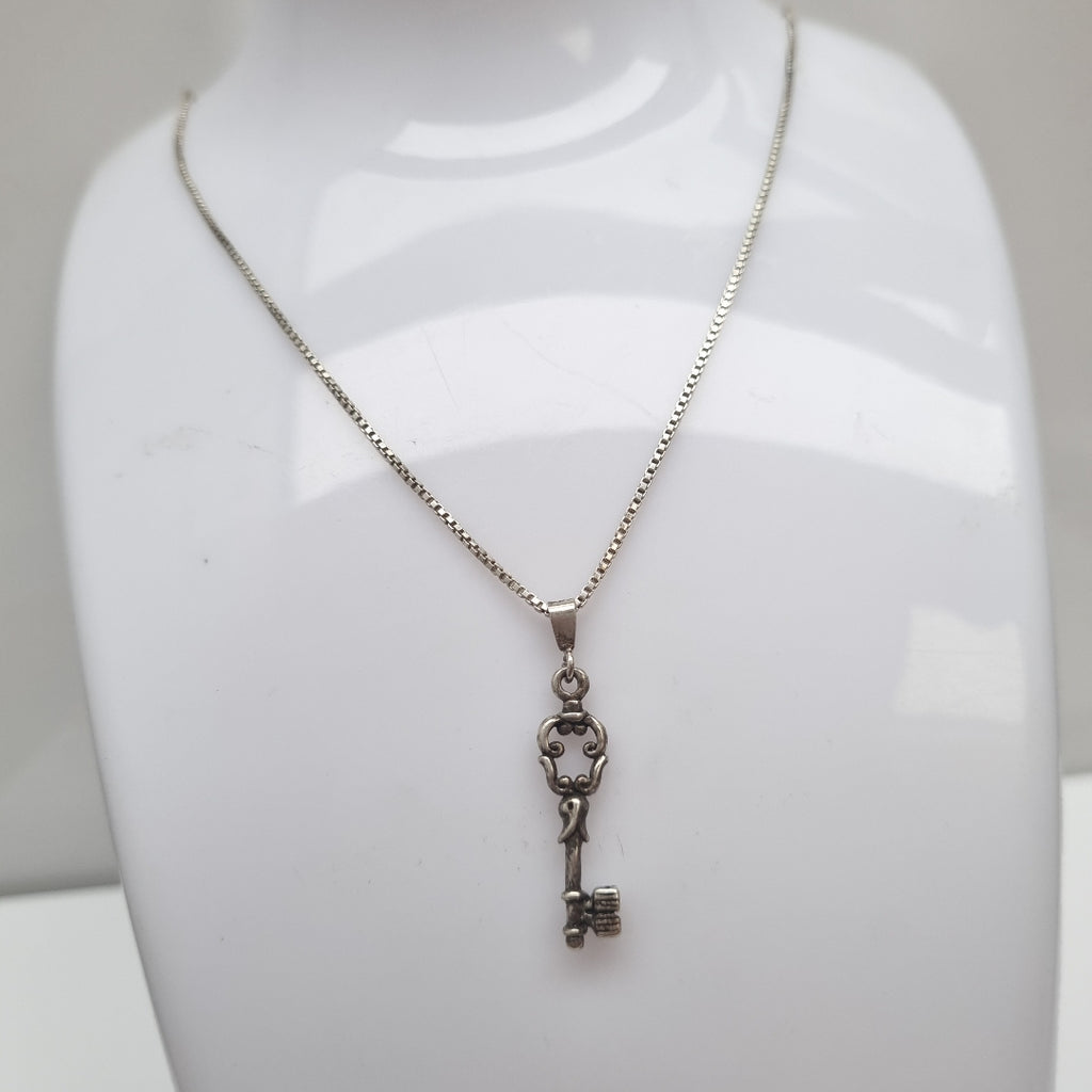 CADENA, DIJE PLATA 4.3 GRMS (SEMINUEVO)