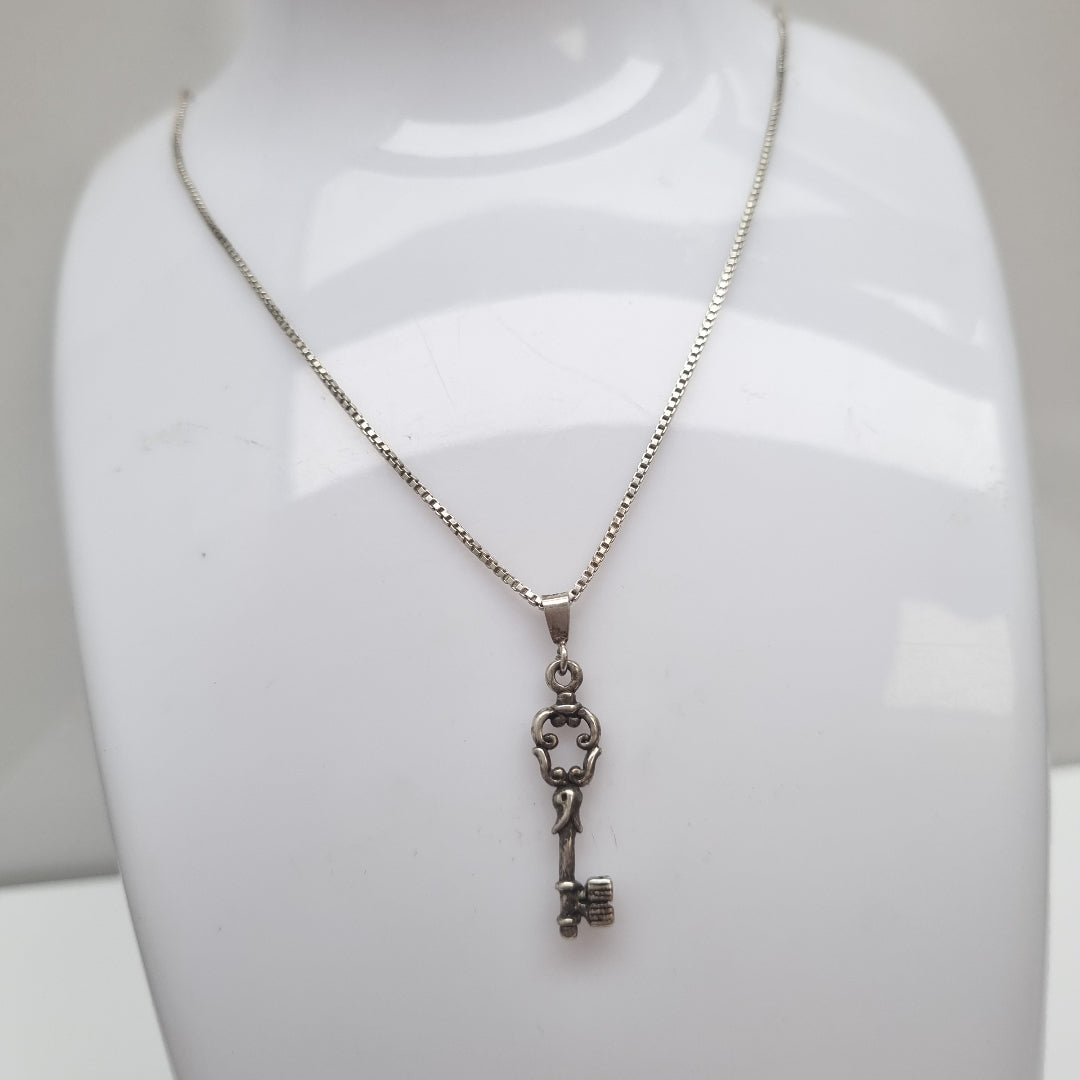 CADENA, DIJE PLATA 4.3 GRMS (SEMINUEVO)