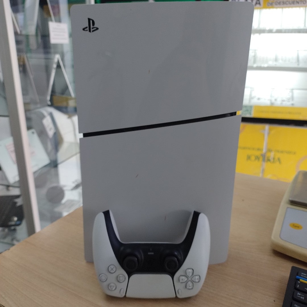 CONSOLA DE VIDEOJUEGO SONY PS5 SLIM 1 TB SSD (SEMINUEVO)