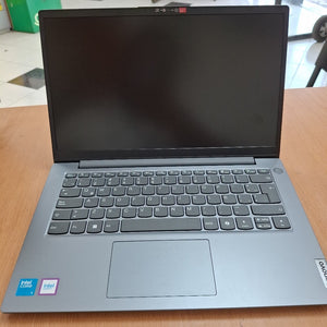 LAPTOP LENOVO V14 G5 IRL (2025) 256 GB SSD 8 GB RAM (SEMINUEVO)