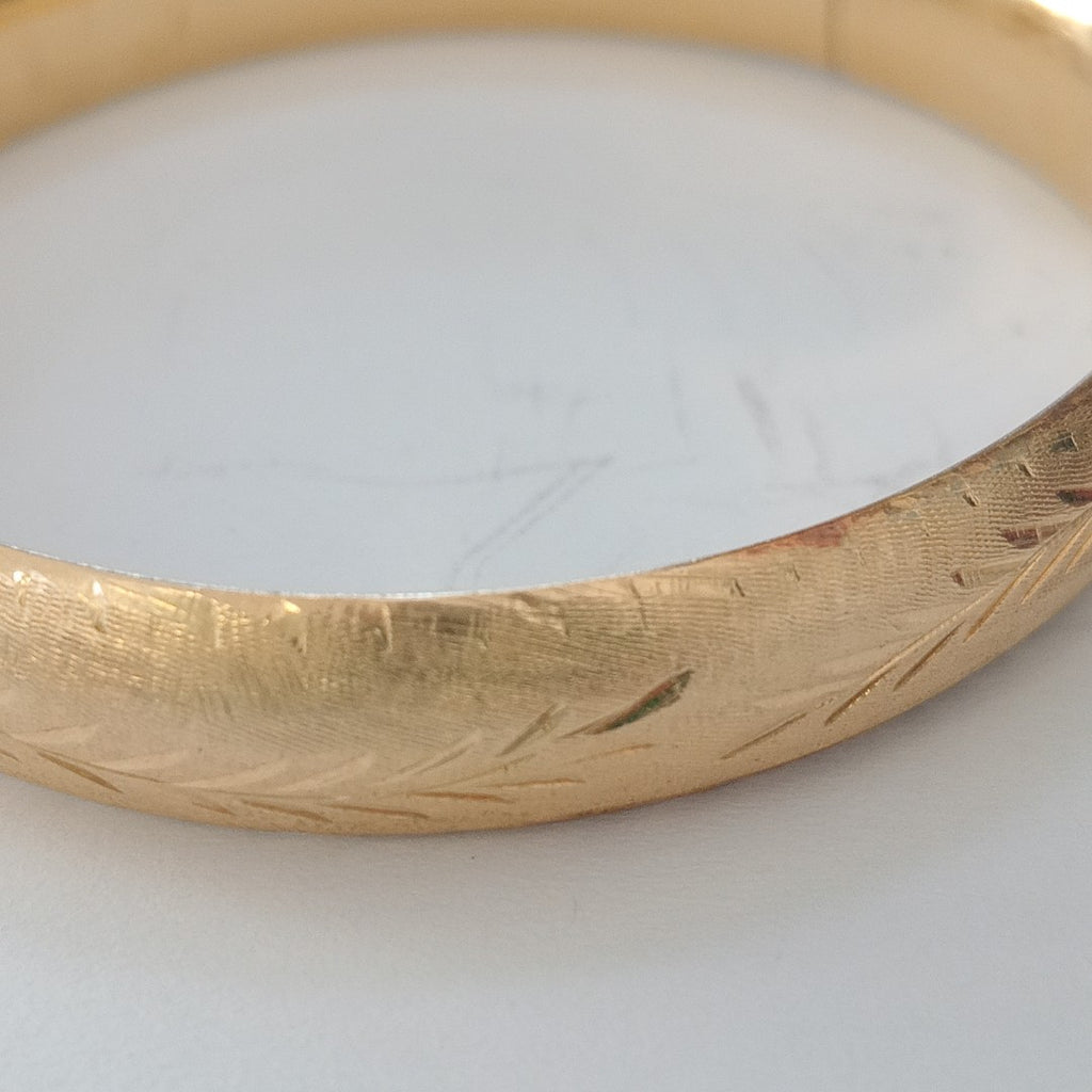 PULSERA RIGIDA ORO 10 K 10.5 GRMS (SEMINUEVO)