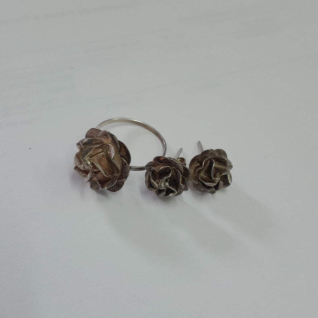 ANILLITO,ARETES PAR,DIJE PLATA 6,30 GRMS (SEMINUEVO)