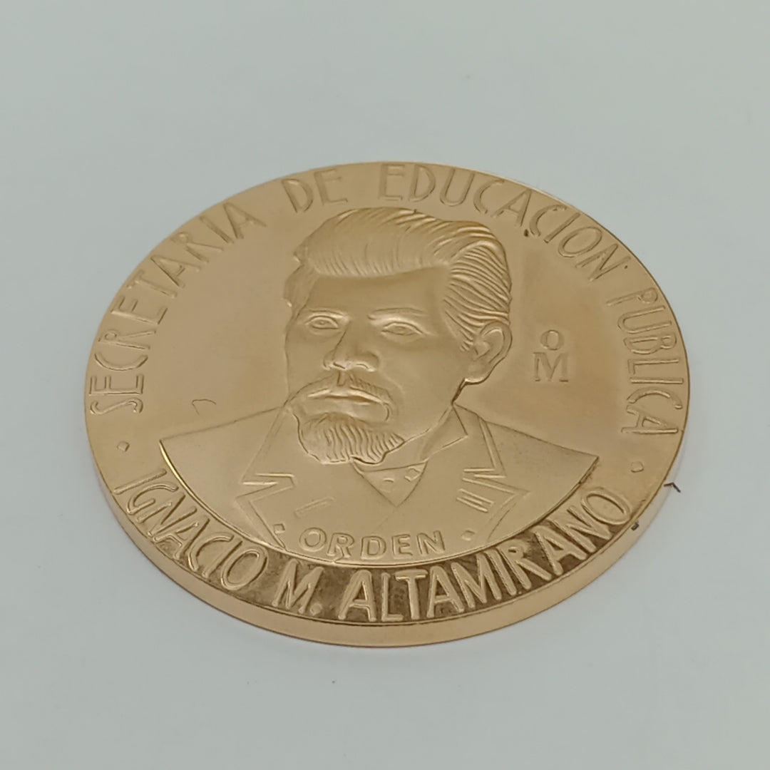 MEDALLA CONMEMORATIVA ORO 21 K 42.1 GRMS (SEMINUEVO)