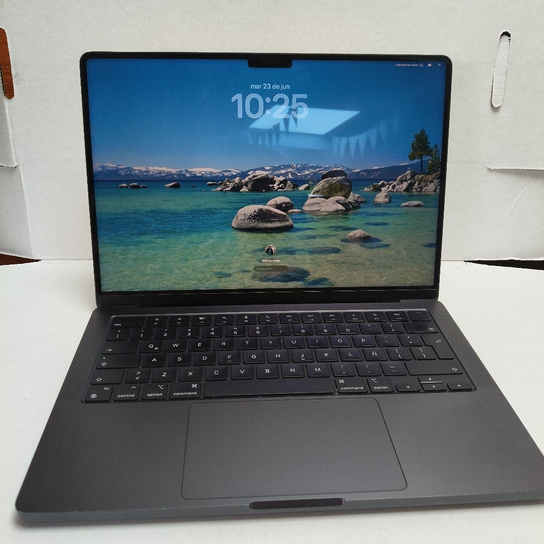 LAPTOP APPLE MACBOOK PRO 14" 2023 A2992 (CPU 12/GPU 18) 1 TB SSD 18 GB RAM (SEMINUEVO)