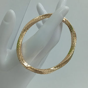 PULSERA RIGIDA ORO 10 K 18,70 GRMS (SEMINUEVO)