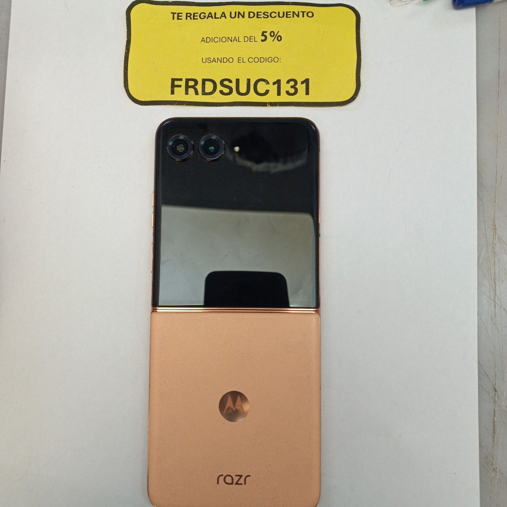 CELULAR MOTOROLA RAZR 50 ULTRA XT2451-3 (2024) 512 GB 12 GB RAM (SEMINUEVO)