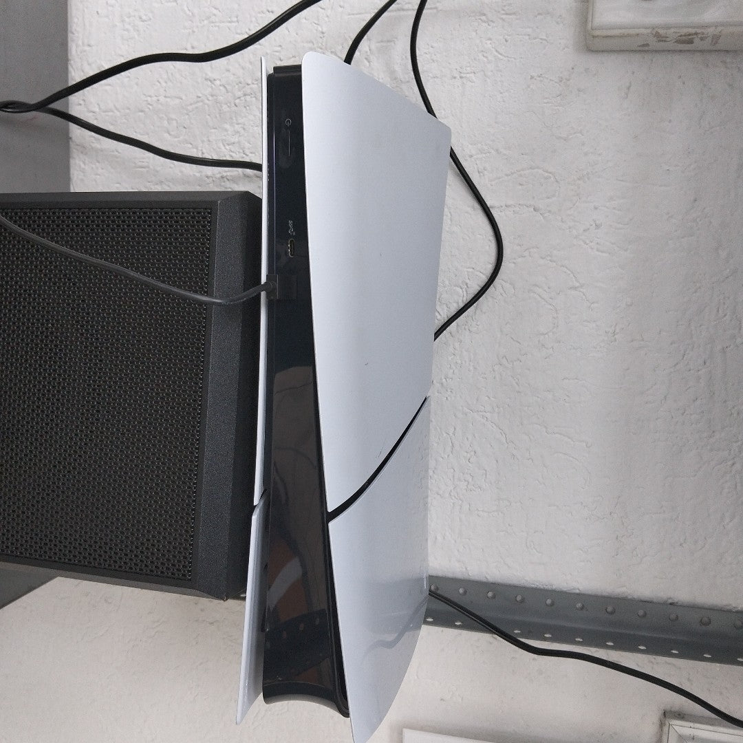 CONSOLA DE VIDEOJUEGO SONY PS5 825 SSD (SEMINUEVO)