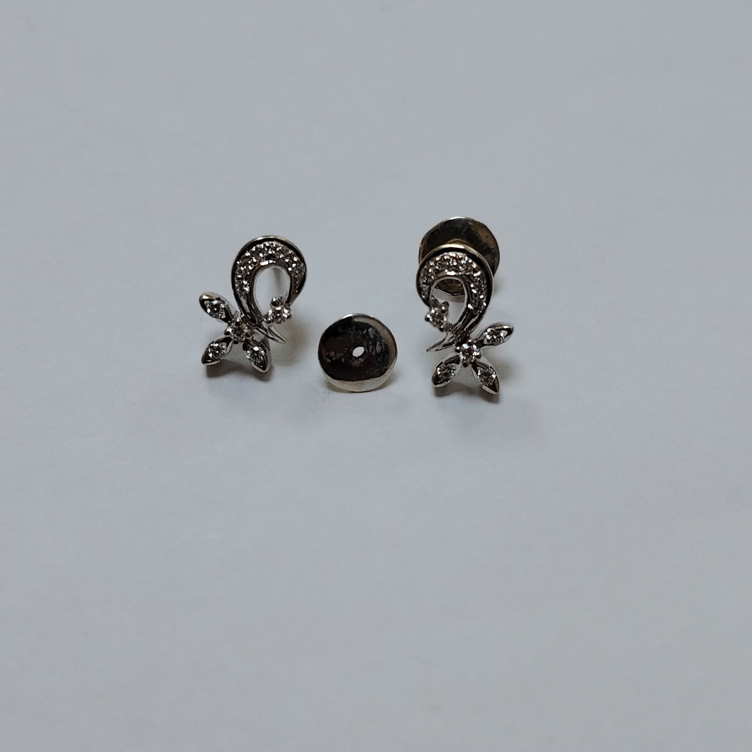 ARETES PAR ORO BLANCO 18 K 3,40 GRMS (SEMINUEVO)