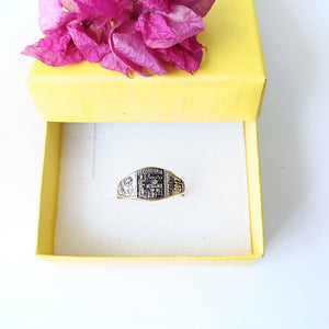ANILLO DE GRADUACIÓN ORO 10 K 1,70 GRMS (SEMINUEVO)