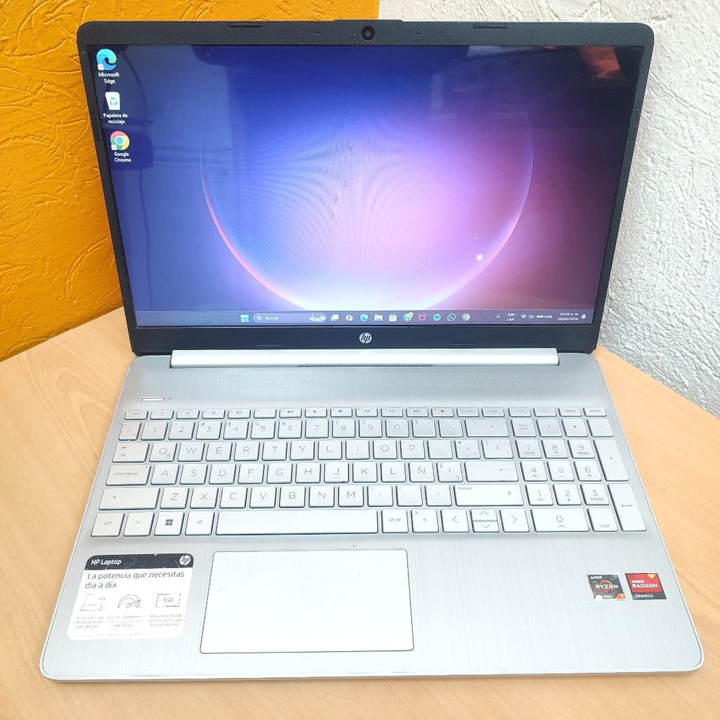 LAPTOP HP 15-EF2526LA (2024) 512 GB SSD 12 GB RAM (SEMINUEVO)
