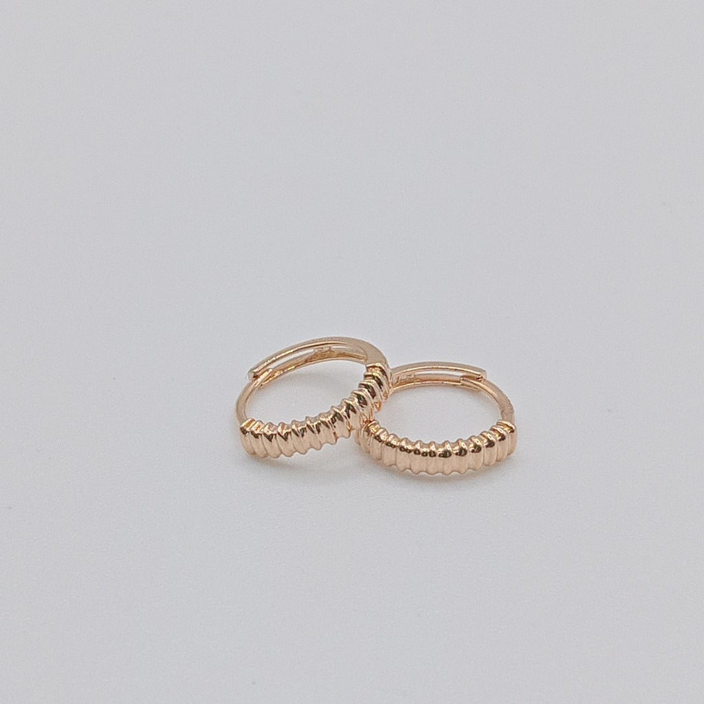 HUGGIES ORO 14K 1.3 (NUEVO)