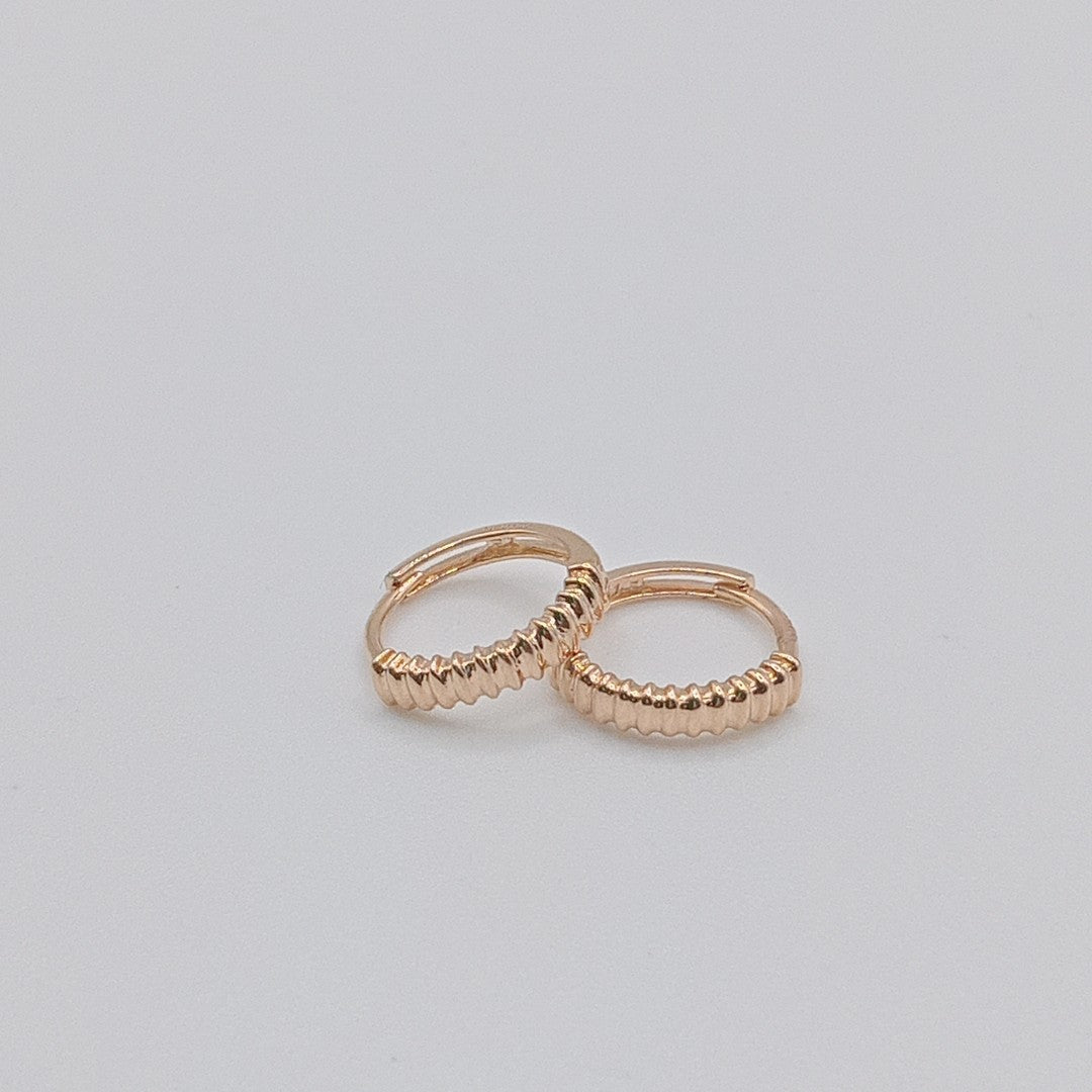 HUGGIES ORO 14K 1.3 (NUEVO)