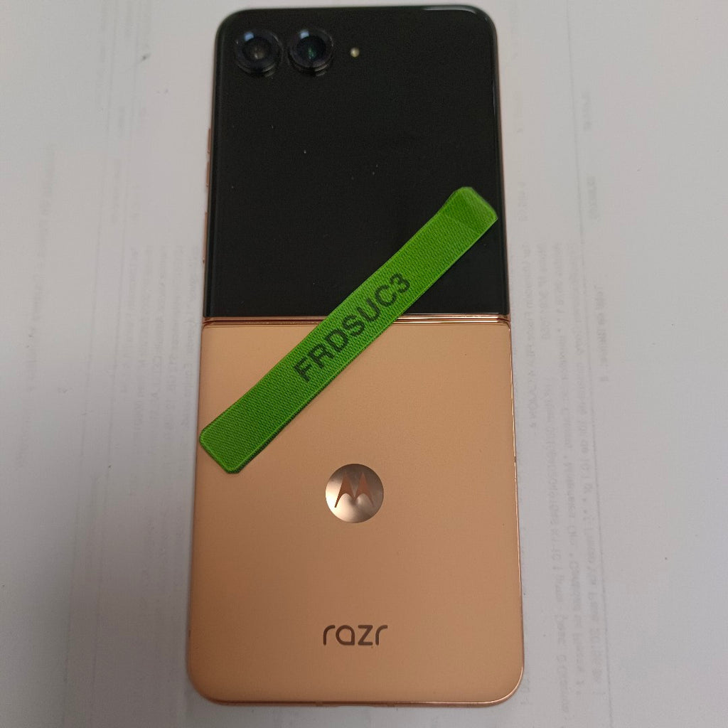 CELULAR MOTOROLA RAZR 50 ULTRA XT2451-3 (2024) 512 GB 12 GB RAM (SEMINUEVO)