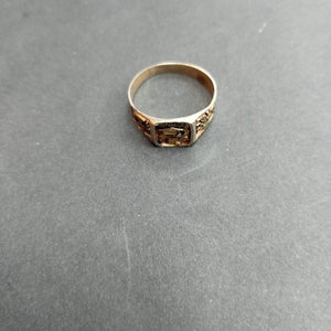 ANILLO DE GRADUACIÓN ORO 8 K 2.6 GRMS (SEMINUEVO)