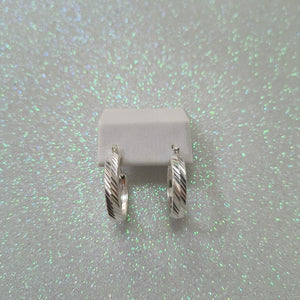 PAR ARRACADAS FACETADAS PLATA .925 2.3 GR (NUEVO)