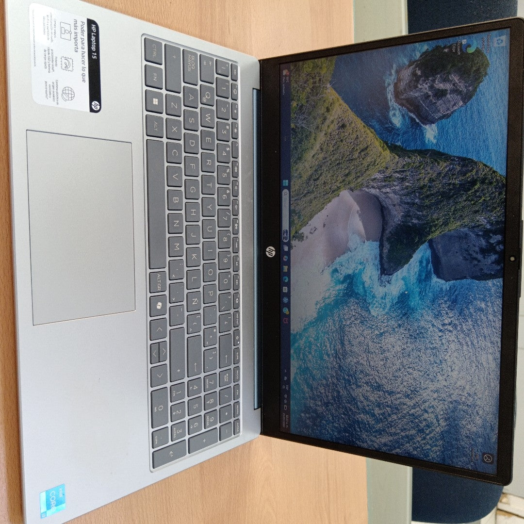LAPTOP HP 15-FD0231LA (2025) 512 GB SSD 8 GB RAM (SEMINUEVO)