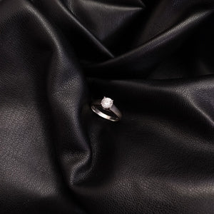 SOLITARIO ORO BLANCO 14 K 2.5 GRMS (SEMINUEVO)
