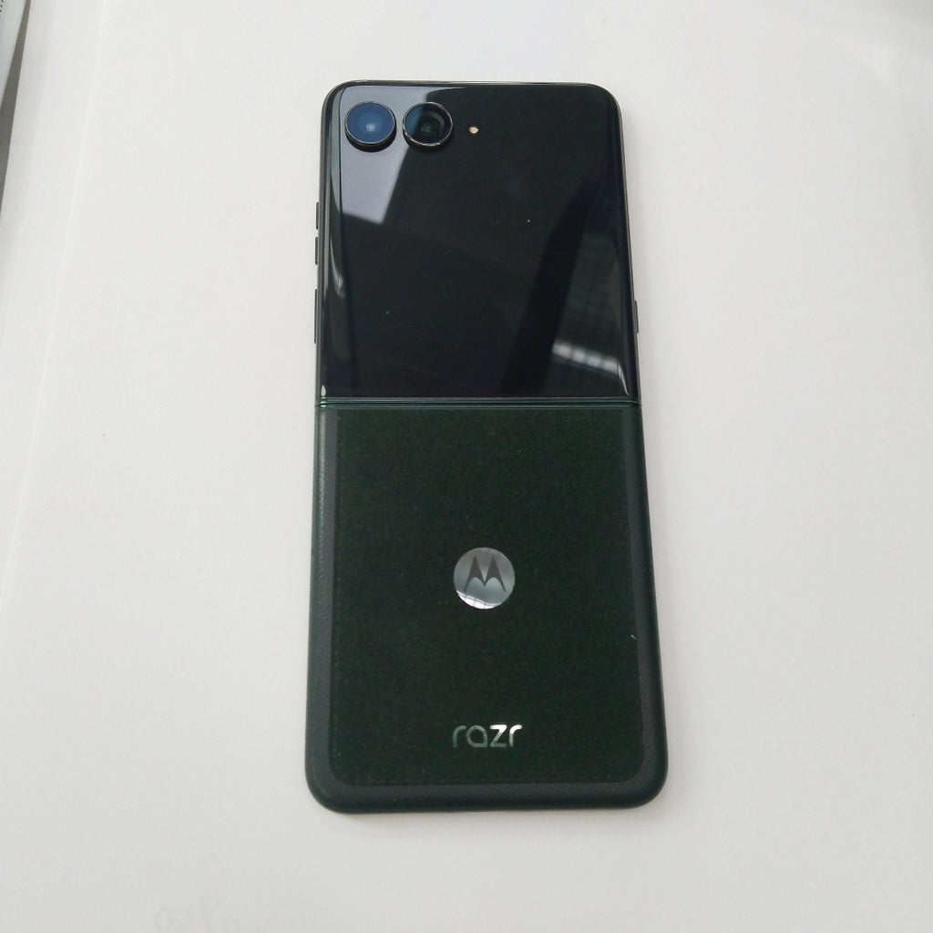 CELULAR MOTOROLA MOTO RAZR 60 ULTRA XT2551-6 (2025) 1 TB 16 GB RAM (SEMINUEVO)