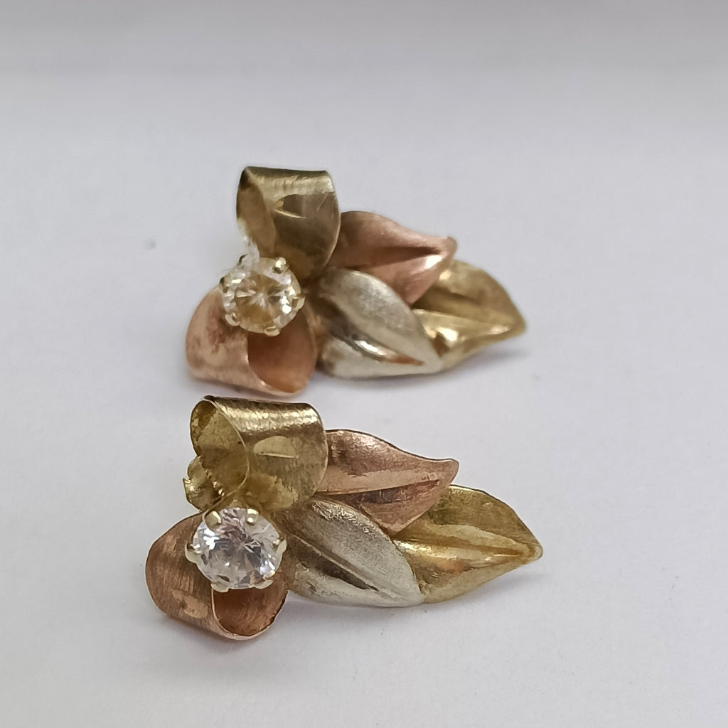 ARETES PAR ORO,ORO COMBINADO 8 K 1,70 GRMS (SEMINUEVO)