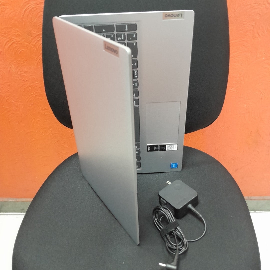 LAPTOP LENOVO IDEAPAD 1 15IGL7 (2024) 256 GB SSD 8 GB RAM (SEMINUEVO)