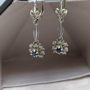 ARETES PAR ORO BLANCO 18 K 5,00 GRMS (SEMINUEVO)