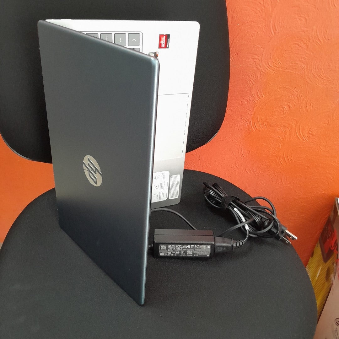 LAPTOP HP 14-EM0017LA (2024) 512 GB SSD 8 GB RAM (SEMINUEVO)