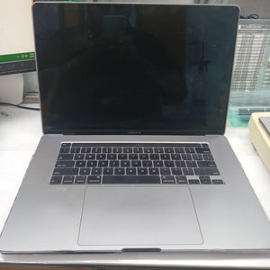 LAPTOP APPLE MACBOOK PRO 16" 2019 2.6 A2141 512 GB SSD 32 GB RAM (SEMINUEVO)