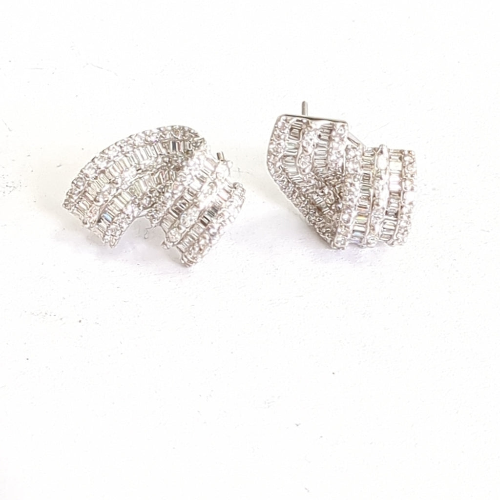 ARETES PAR ORO BLANCO 18 K 11.3 GRMS (SEMINUEVO)