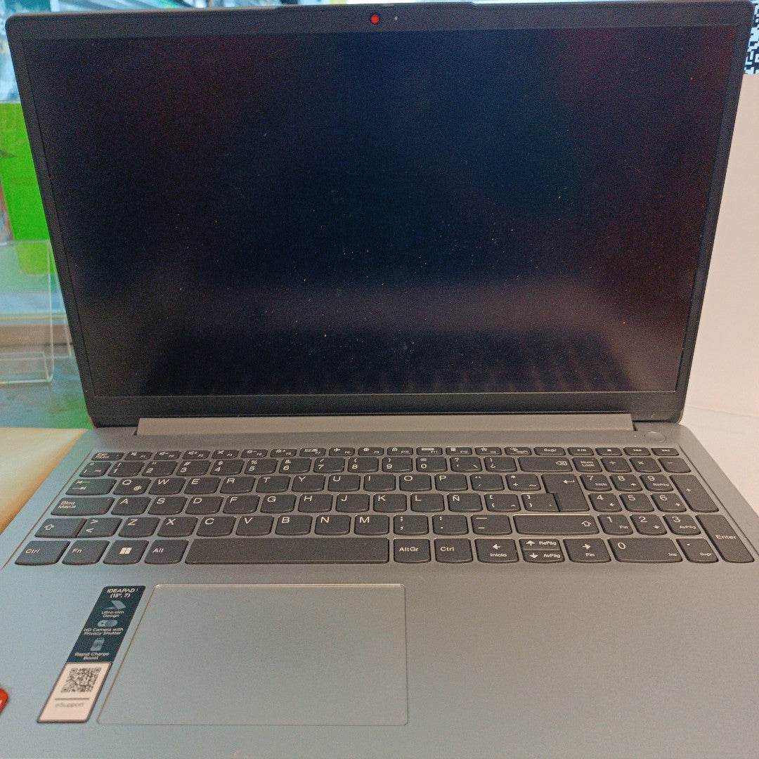 LAPTOP LENOVO IDEAPAD 1 15AMN7 (2023) 256 GB SSD 8 GB RAM (SEMINUEVO)