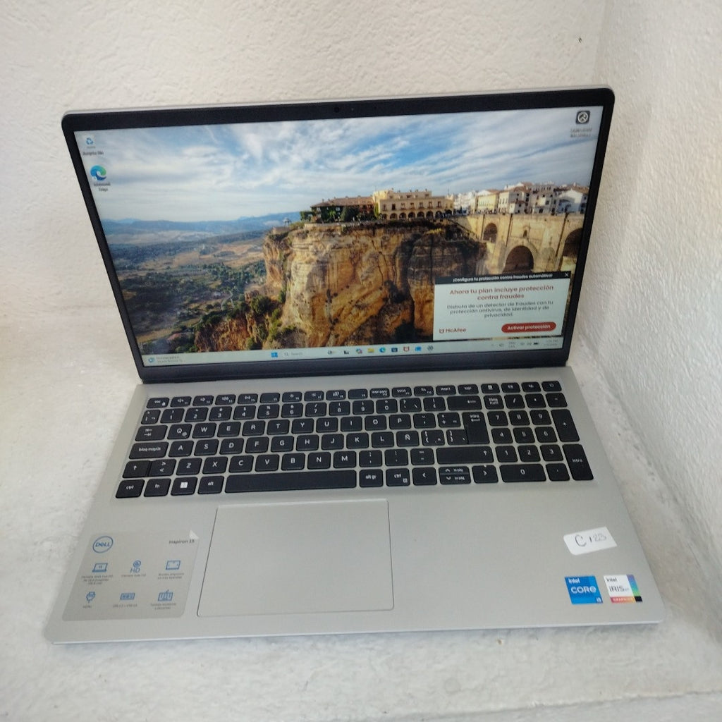 LAPTOP DELL INSPIRON 15 3530 (2025) 512 GB SSD 16 GB RAM (SEMINUEVO)