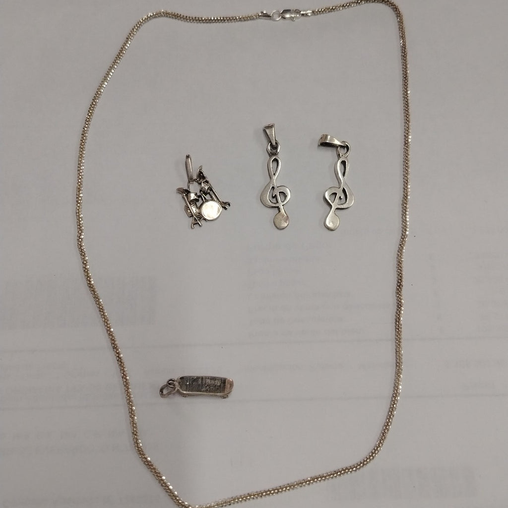 CADENA, DIJE PLATA 15.3 GRMS (SEMINUEVO)