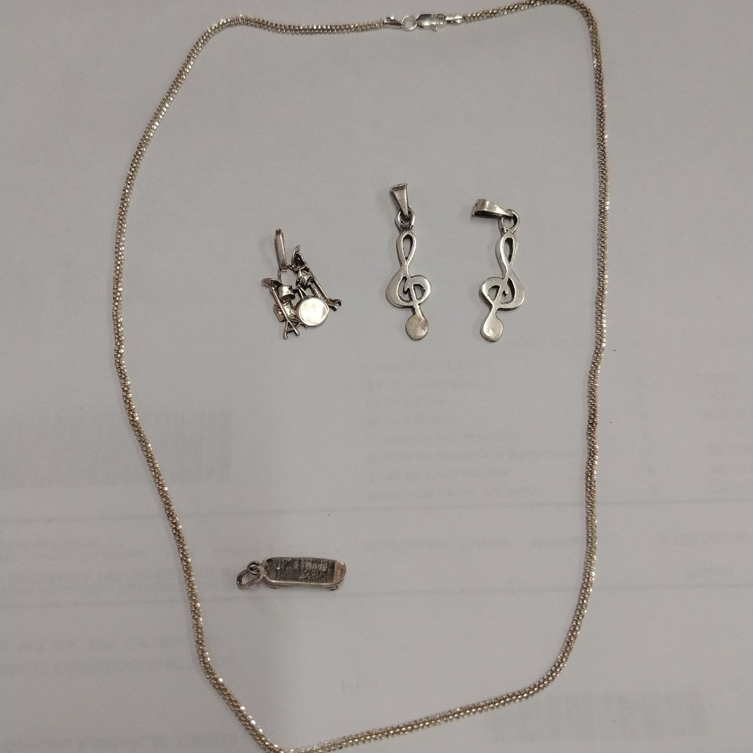 CADENA, DIJE PLATA 15.3 GRMS (SEMINUEVO)