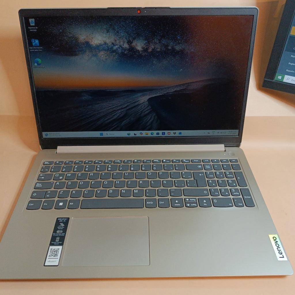 LAPTOP LENOVO IDEAPAD 1 15AMN7 (2024) 256 GB SSD 8 GB RAM (SEMINUEVO)