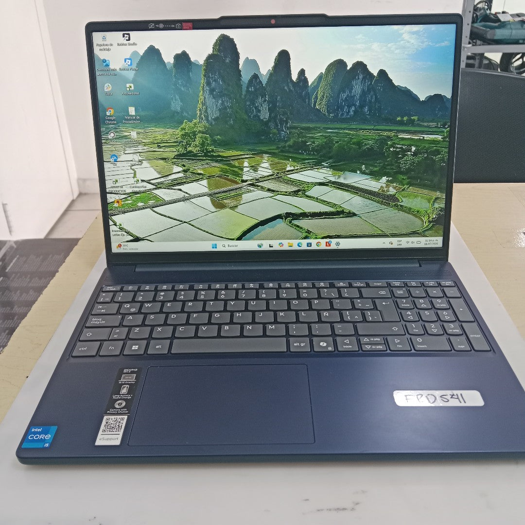LAPTOP LENOVO IDEAPAD SLIM 3 15IRH10 (2025) 1 TB SSD 24 GB RAM (SEMINUEVO)