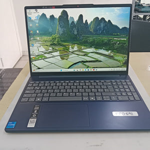 LAPTOP LENOVO IDEAPAD SLIM 3 15IRH10 (2025) 1 TB SSD 24 GB RAM (SEMINUEVO)