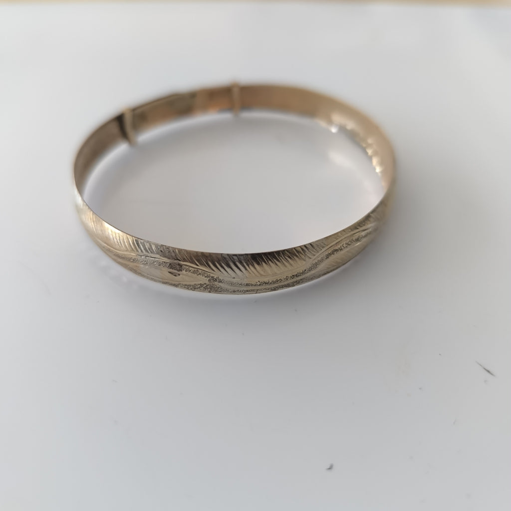 PULSERA RIGIDA ORO 10 K 7.9 GRMS (SEMINUEVO)