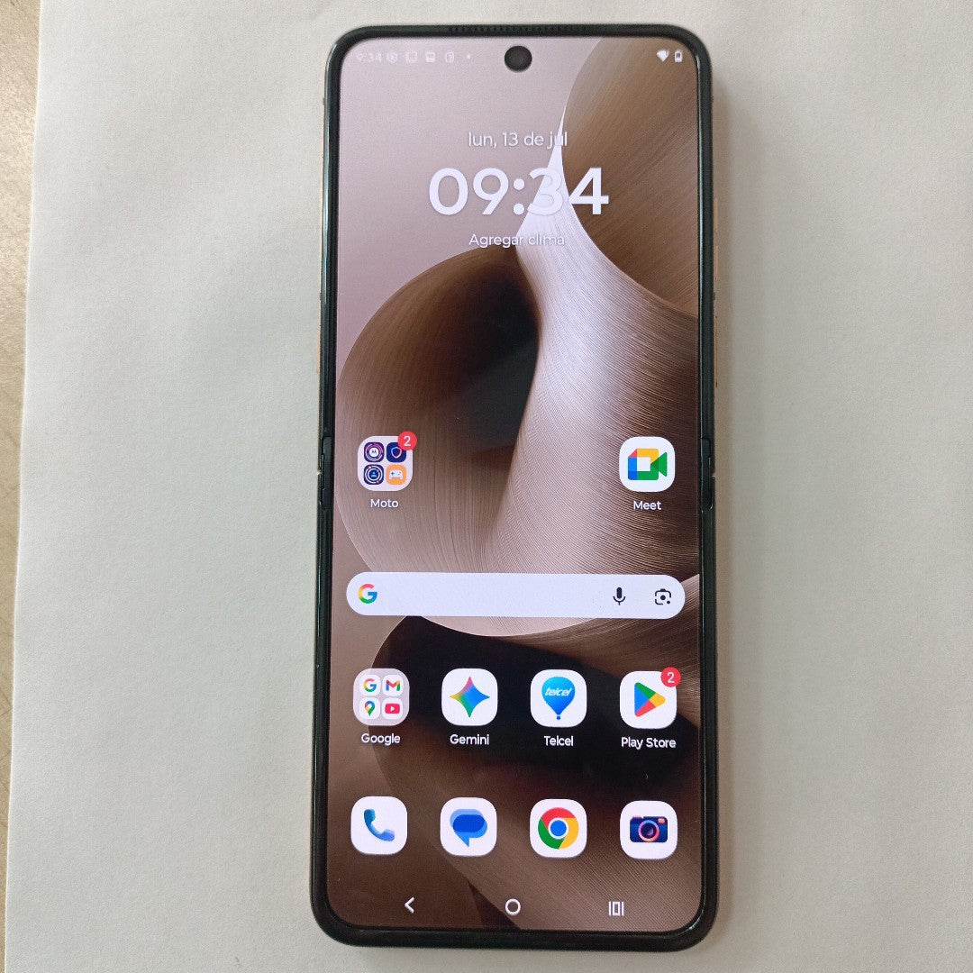 CELULAR MOTOROLA RAZR 60 ULTRA XT2551-6 (2025) 1 TB 16 GB RAM (SEMINUEVO)