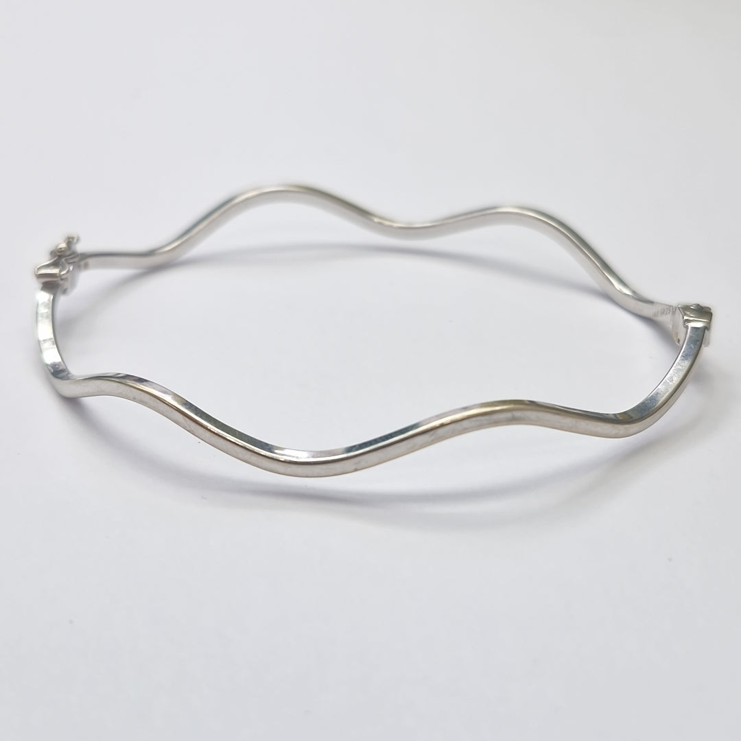PULSERA RIGIDA ORO BLANCO 14 K 3.4 GRMS (SEMINUEVO)