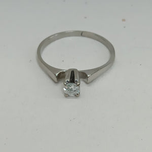 SOLITARIO ORO BLANCO 18 K 2.5 GRMS (SEMINUEVO)