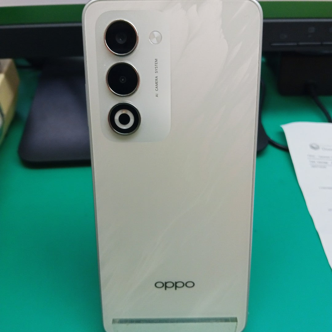 CELULAR OPPO A5 CPH2727 (2025) 256 GB 4 GB RAM (SEMINUEVO)