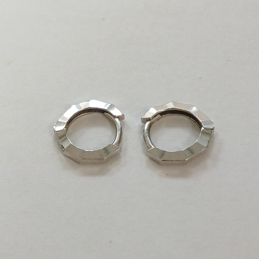 ARRACADAS PAR ORO BLANCO 10 K 0.6 GRMS (SEMINUEVO)