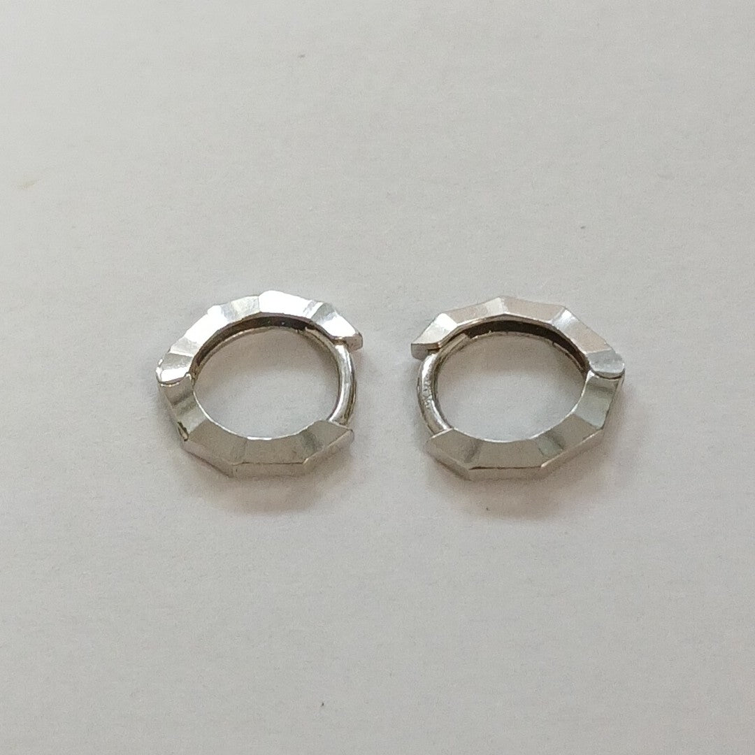 ARRACADAS PAR ORO BLANCO 10 K 0.6 GRMS (SEMINUEVO)
