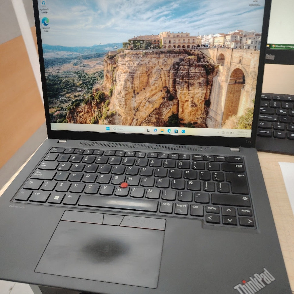 LAPTOP LENOVO THINKPAD T14 GEN 4 (2024) 512 GB SSD 16 GB RAM (SEMINUEVO)