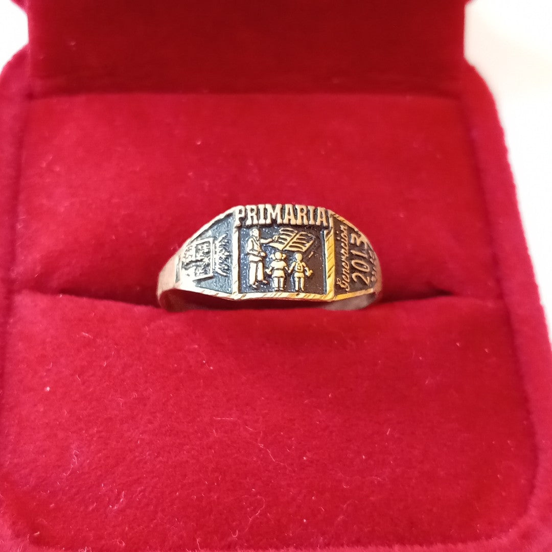 ANILLO DE GRADUACIÓN ORO 8 K 0.9 GRMS (SEMINUEVO)