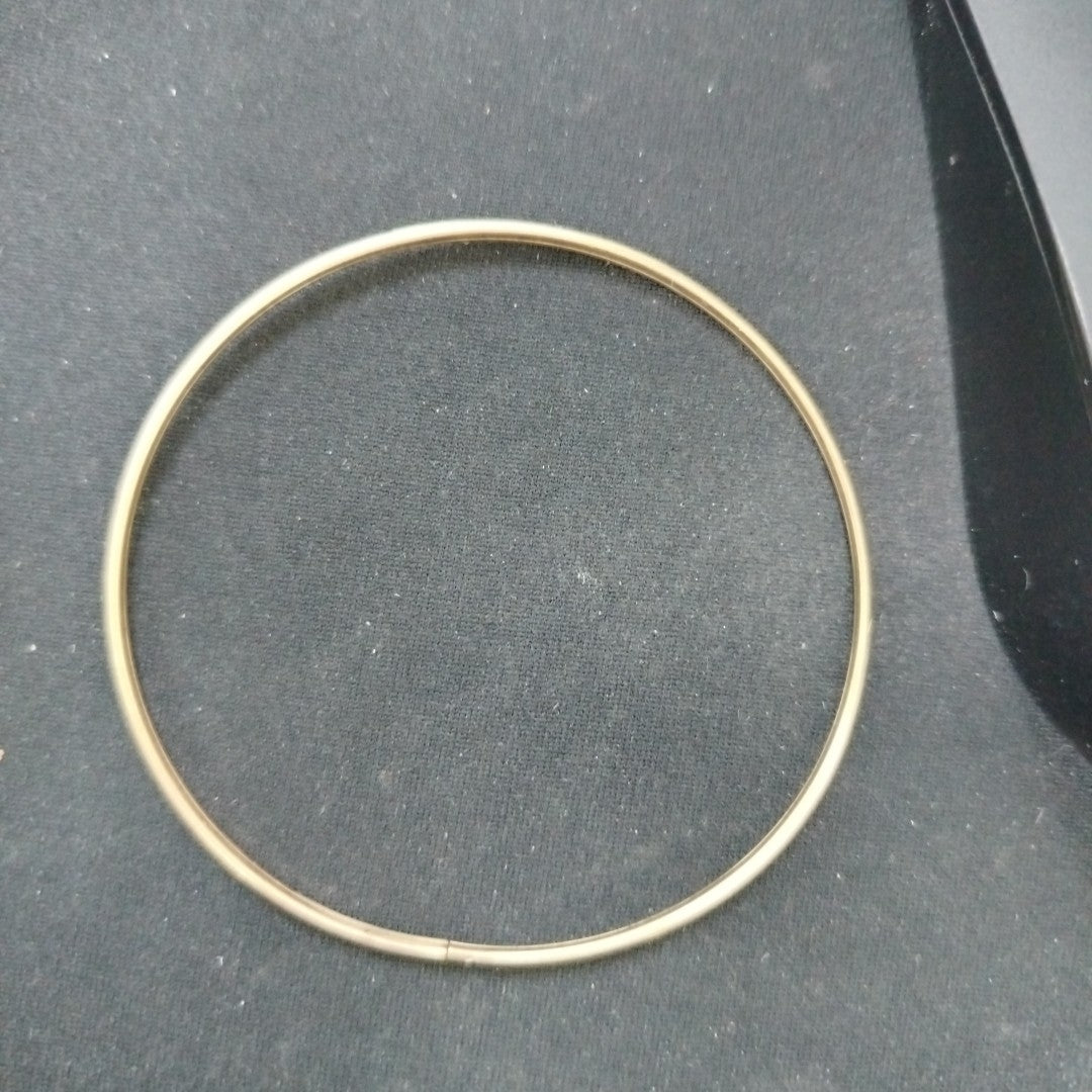 PULSERA RIGIDA ORO 10 K 3.4 GRMS (SEMINUEVO)