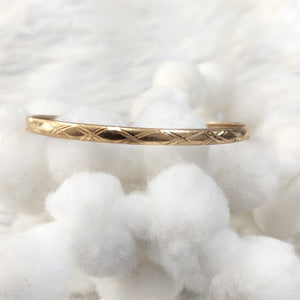PULSERA RIGIDA ORO 14 K 3.6 GRMS (SEMINUEVO)