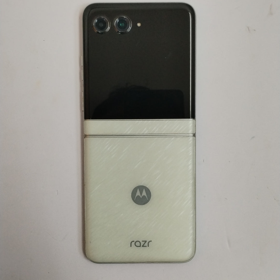 CELULAR MOTOROLA RAZR 60 XT2553-1 (2025) 512 GB 12 GB RAM (SEMINUEVO)