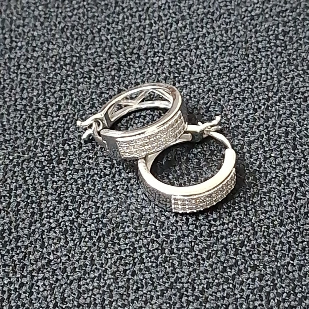 ARRACADAS PAR ORO BLANCO 10 K 3.6 GRMS (SEMINUEVO)